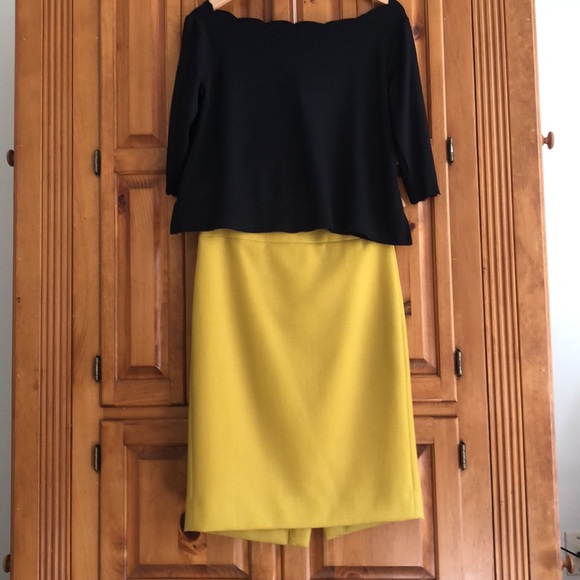 Anthropologie scallop trim black boxy crop top. - Picture 2 of 8